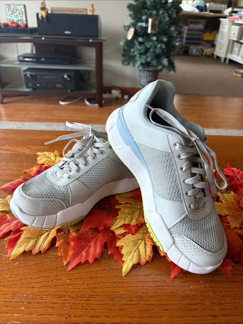 KURU Women's Light Gray and Pale Blue Athletic Sneakers Size 7